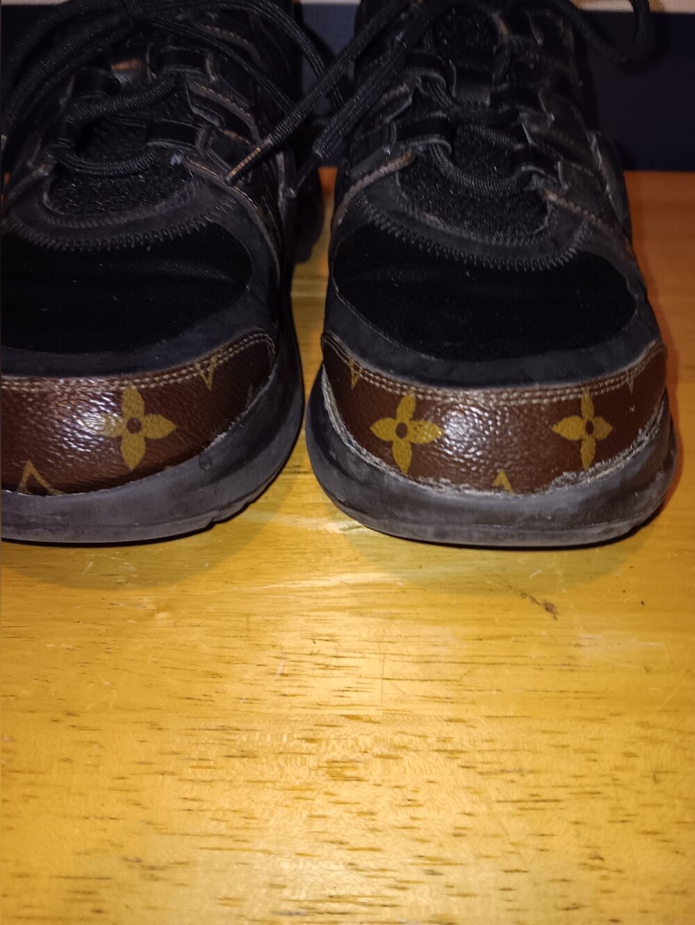 Louis Vuitton Monogram Archlight Sneakers Size 9 - Picture 4 of 7